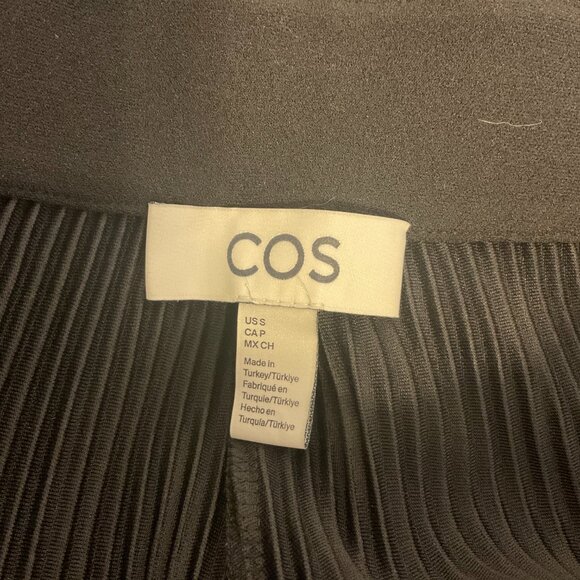 COS Accordion Pleat Shorts S Black Pockets Elastic Waist Bermuda Length - Picture 10 of 10